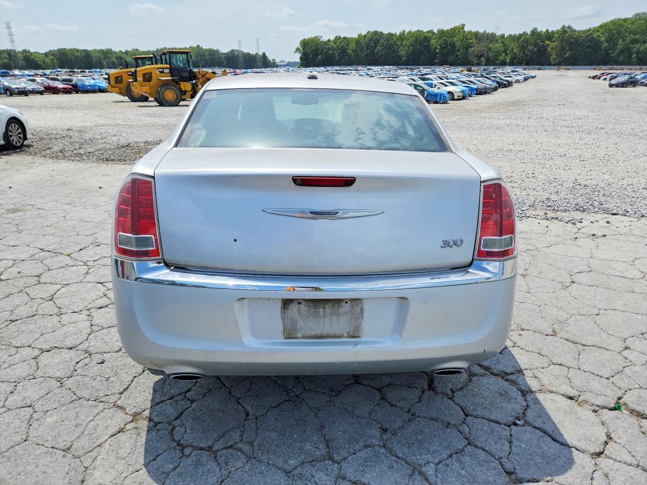 2012 CHRYSLER 300 LIMITED — Фото 6 из 12
