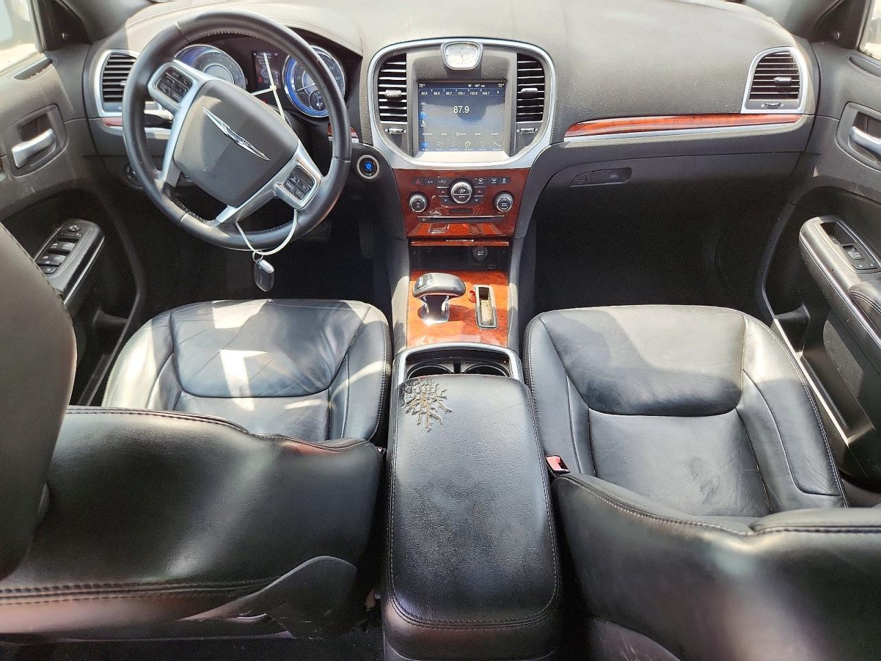 2012 CHRYSLER 300 LIMITED — Фото 8 из 12