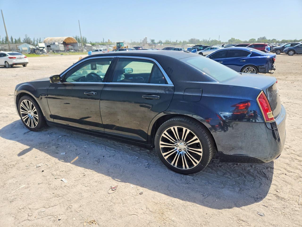 2012 CHRYSLER 300 S — Фото 2 из 12