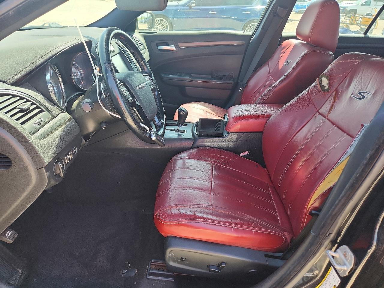 2012 CHRYSLER 300 S — Фото 7 из 12