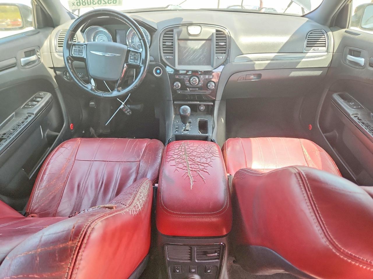 2012 CHRYSLER 300 S — Фото 8 из 12