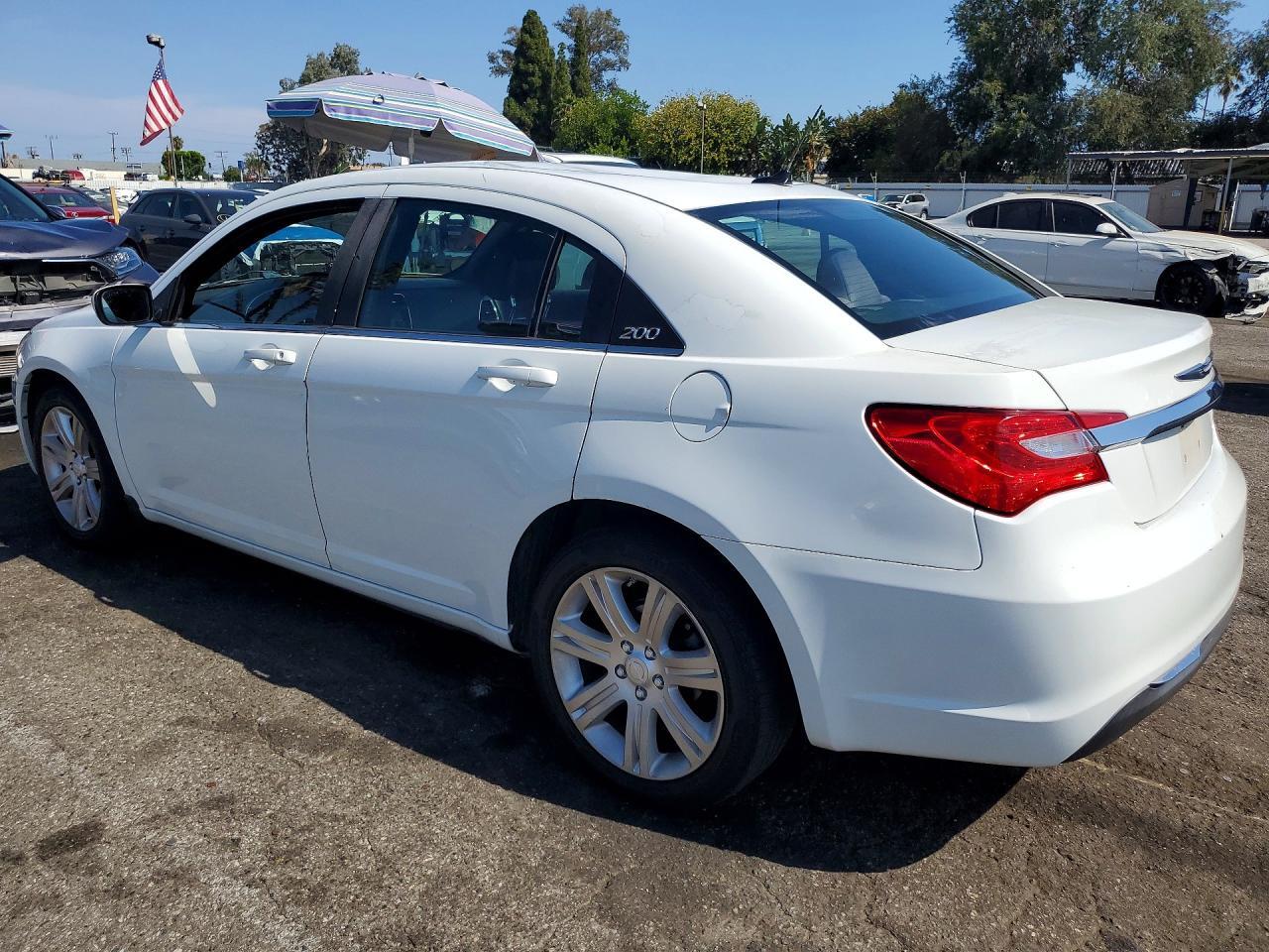 2012 CHRYSLER 200 LX — Фото 2 из 12