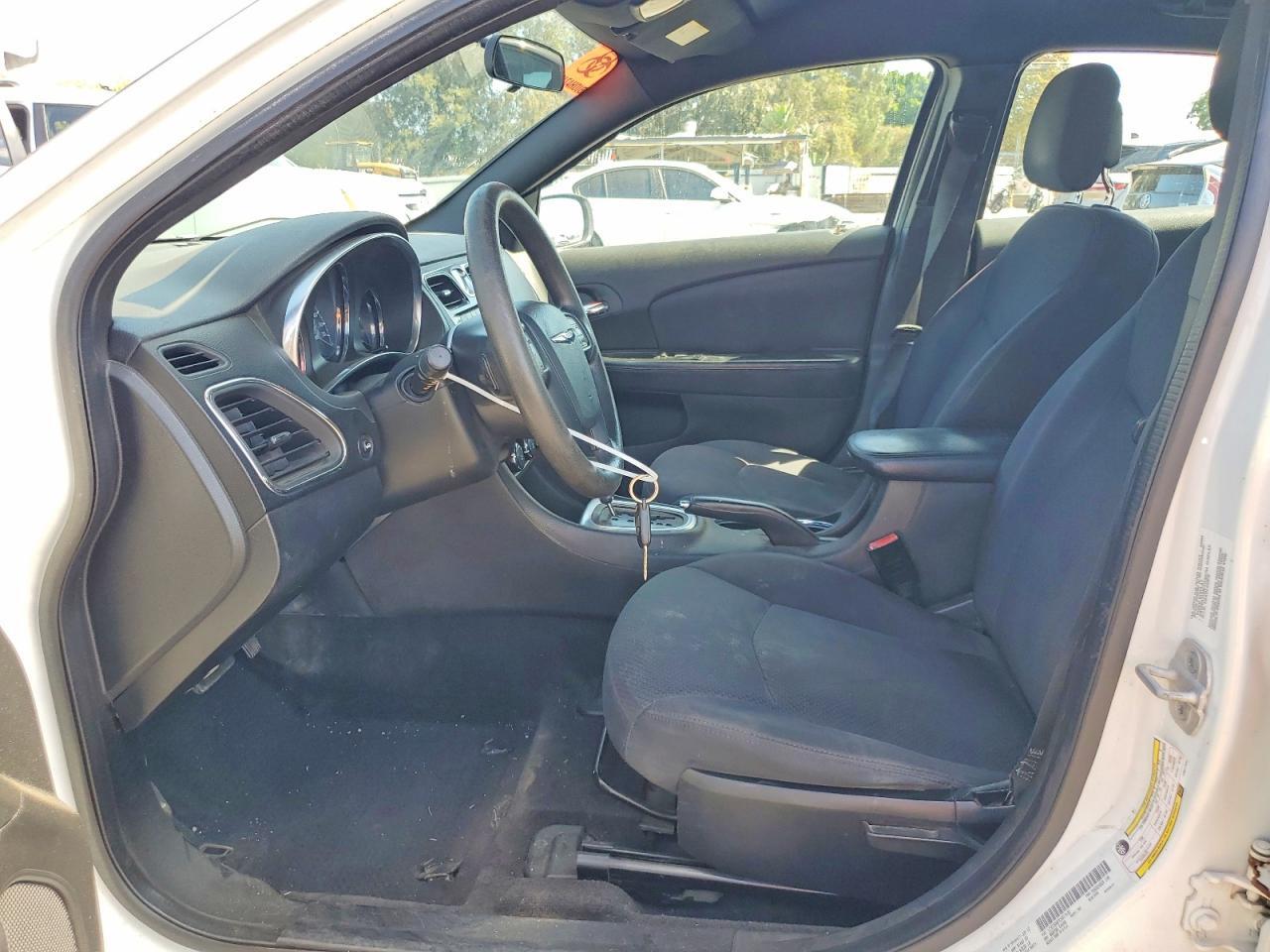 2012 CHRYSLER 200 LX — Фото 7 из 12