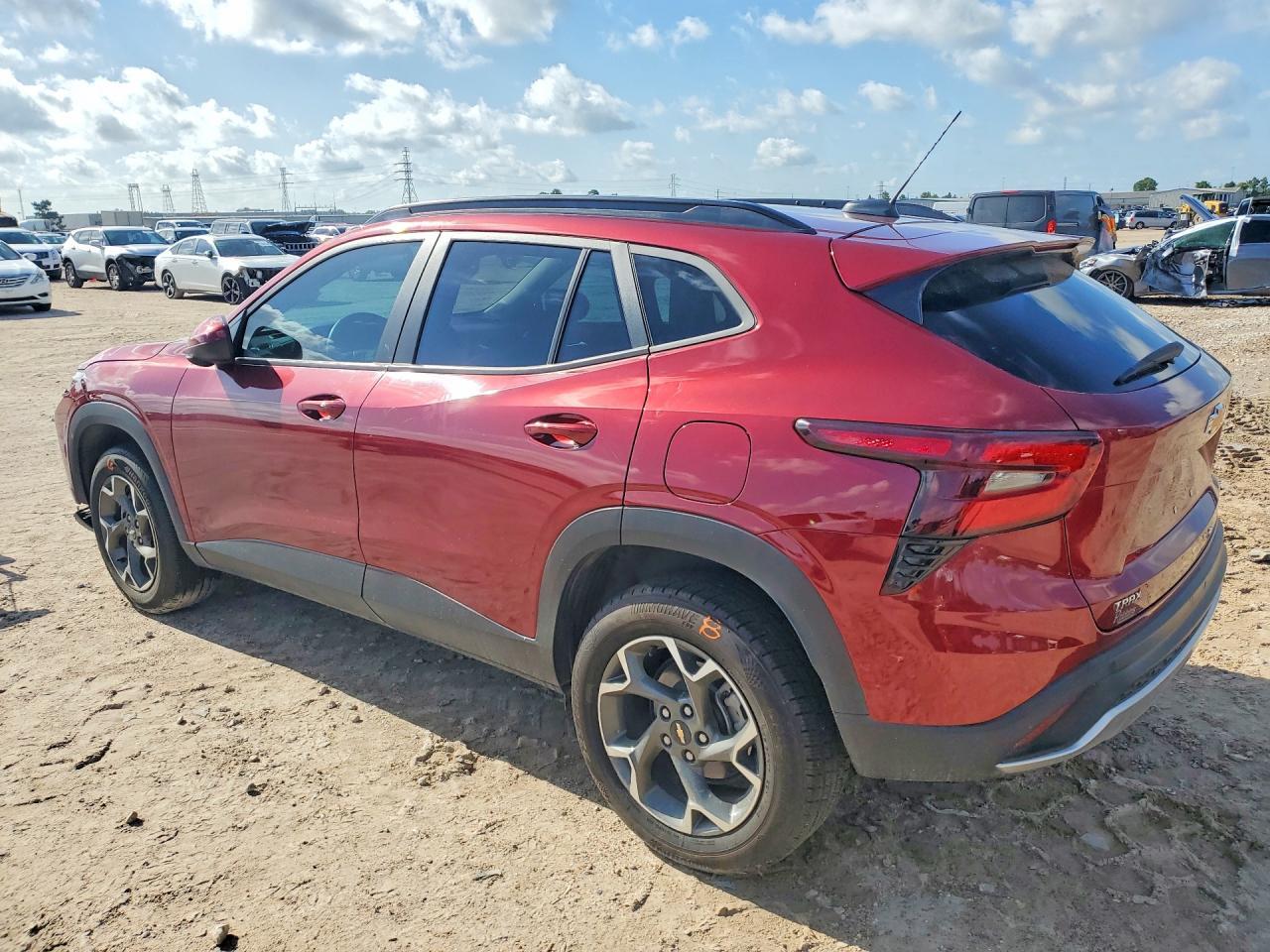 2024 CHEVROLET TRAX 1LT — Фото 2 из 13
