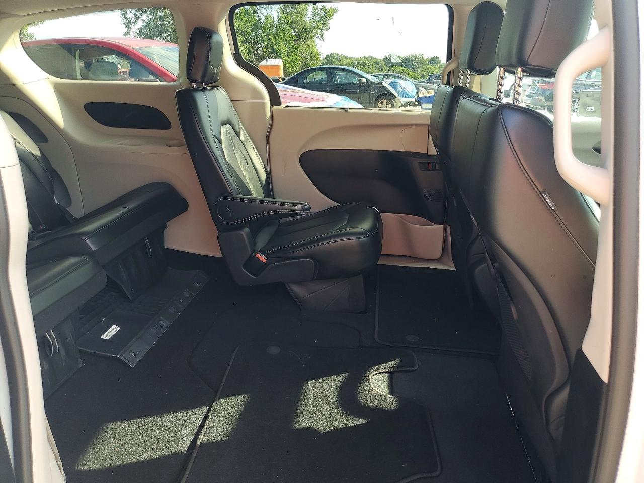 2024 CHRYSLER PACIFICA TOURING L — Фото 11 из 13