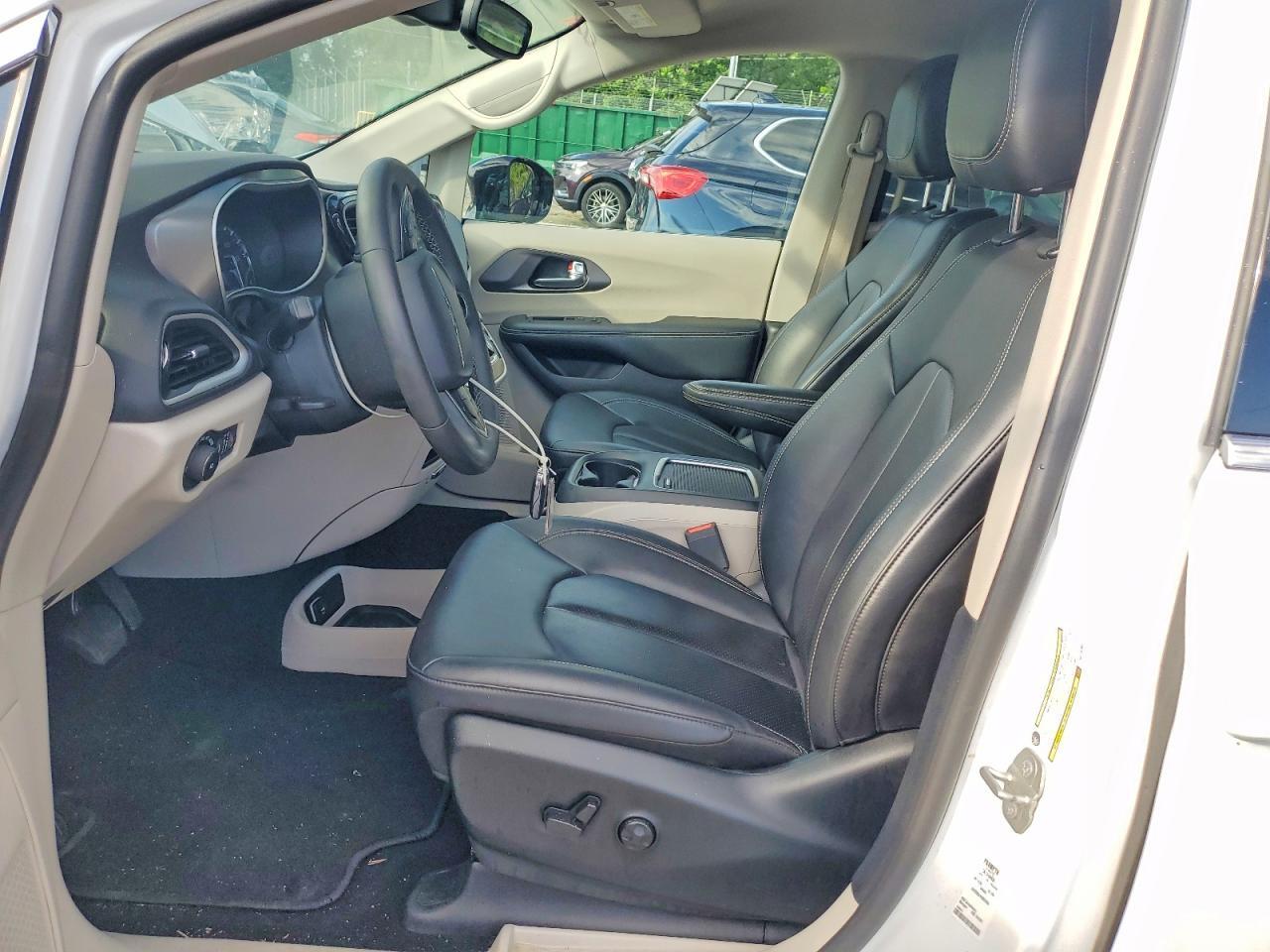 2024 CHRYSLER PACIFICA TOURING L — Фото 7 из 13