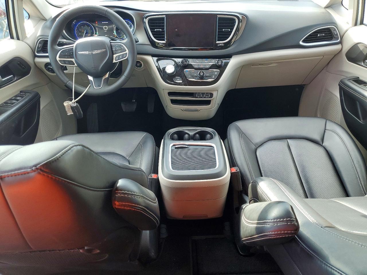 2024 CHRYSLER PACIFICA TOURING L — Фото 8 из 13