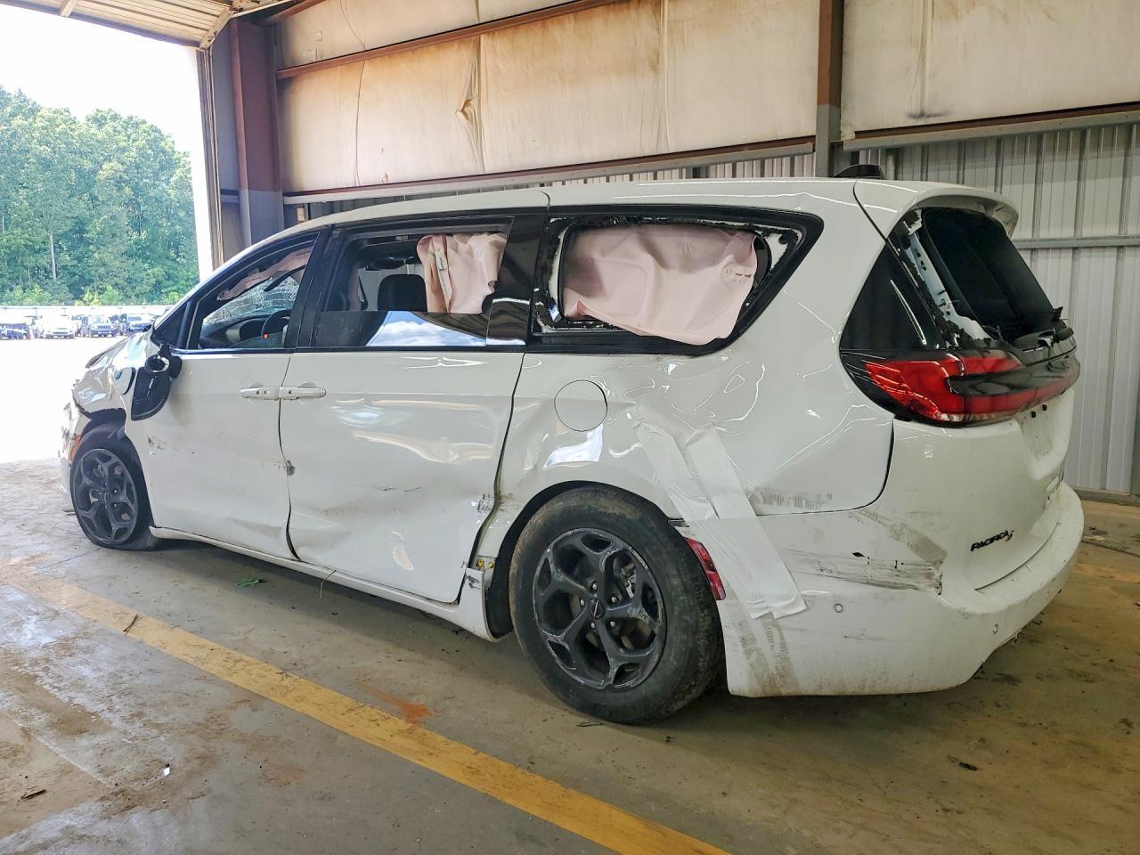 2024 CHRYSLER PACIFICA HYBRID SELECT — Фото 2 из 13