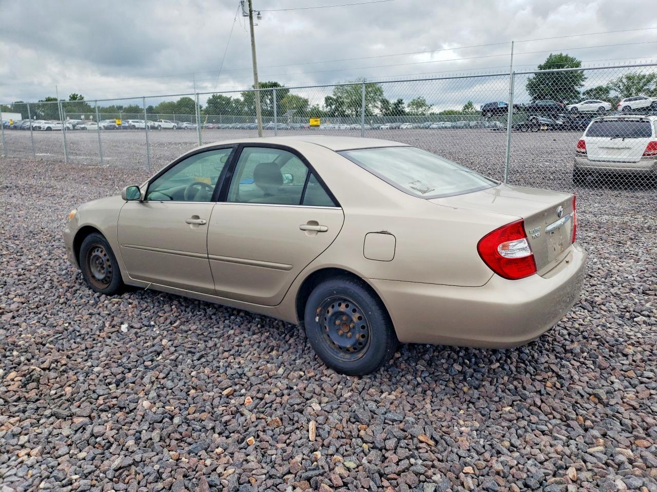 2004 TOYOTA CAMRY LE — Фото 2 из 12