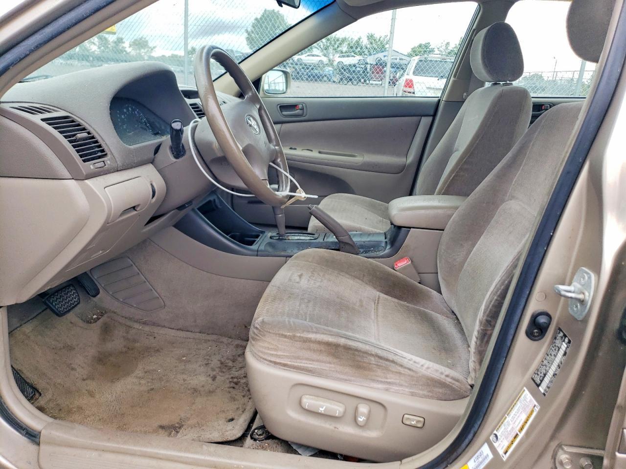 2004 TOYOTA CAMRY LE — Фото 7 из 12