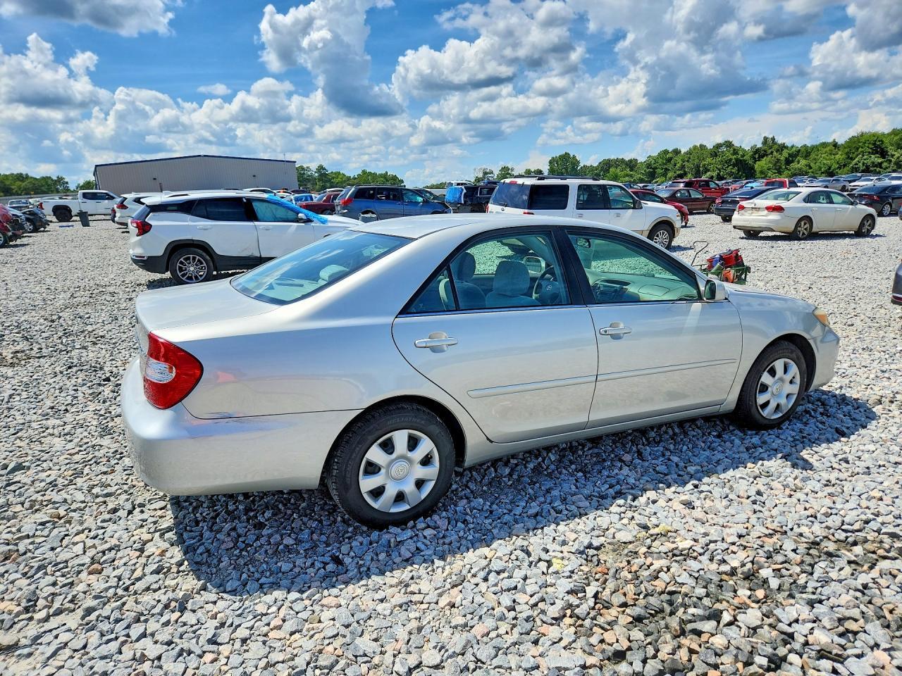 2004 TOYOTA CAMRY LE — Фото 3 из 12