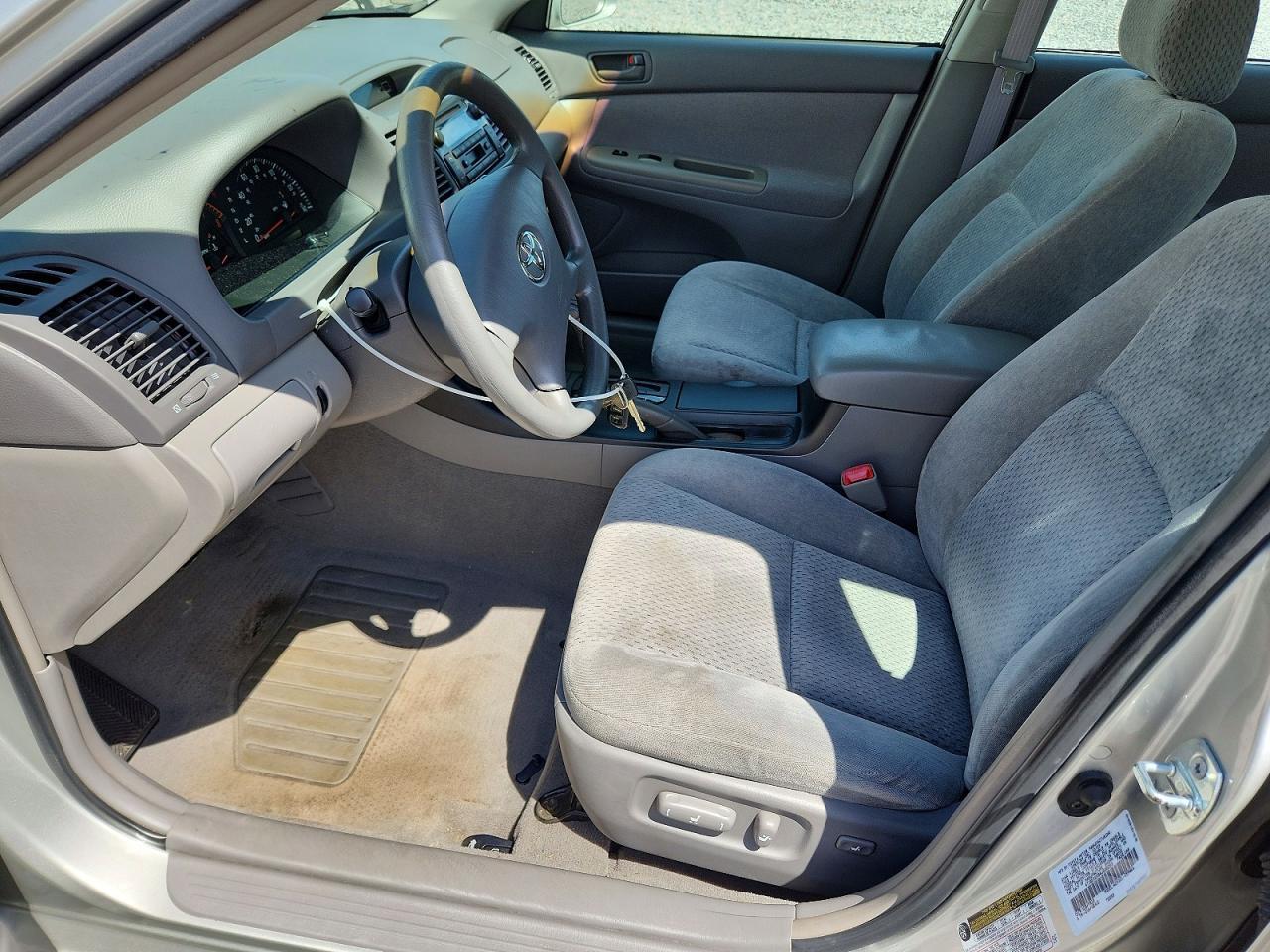 2004 TOYOTA CAMRY LE — Фото 7 из 12