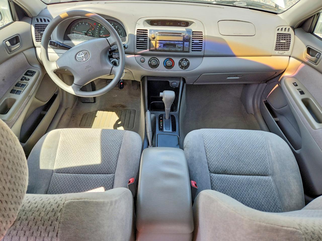 2004 TOYOTA CAMRY LE — Фото 8 из 12