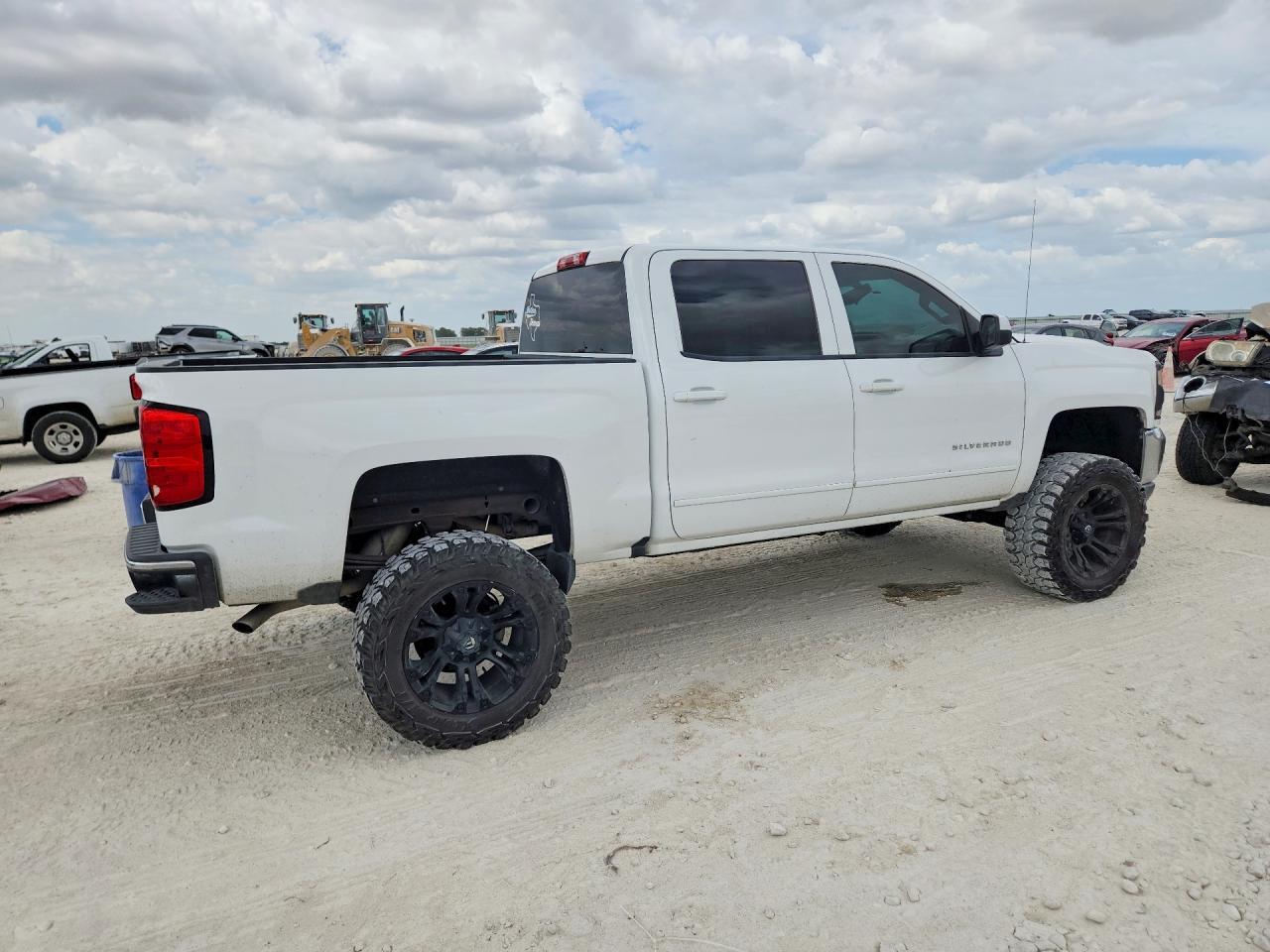 2016 CHEVROLET SILVERADO K1500 LT — Фото 3 из 12