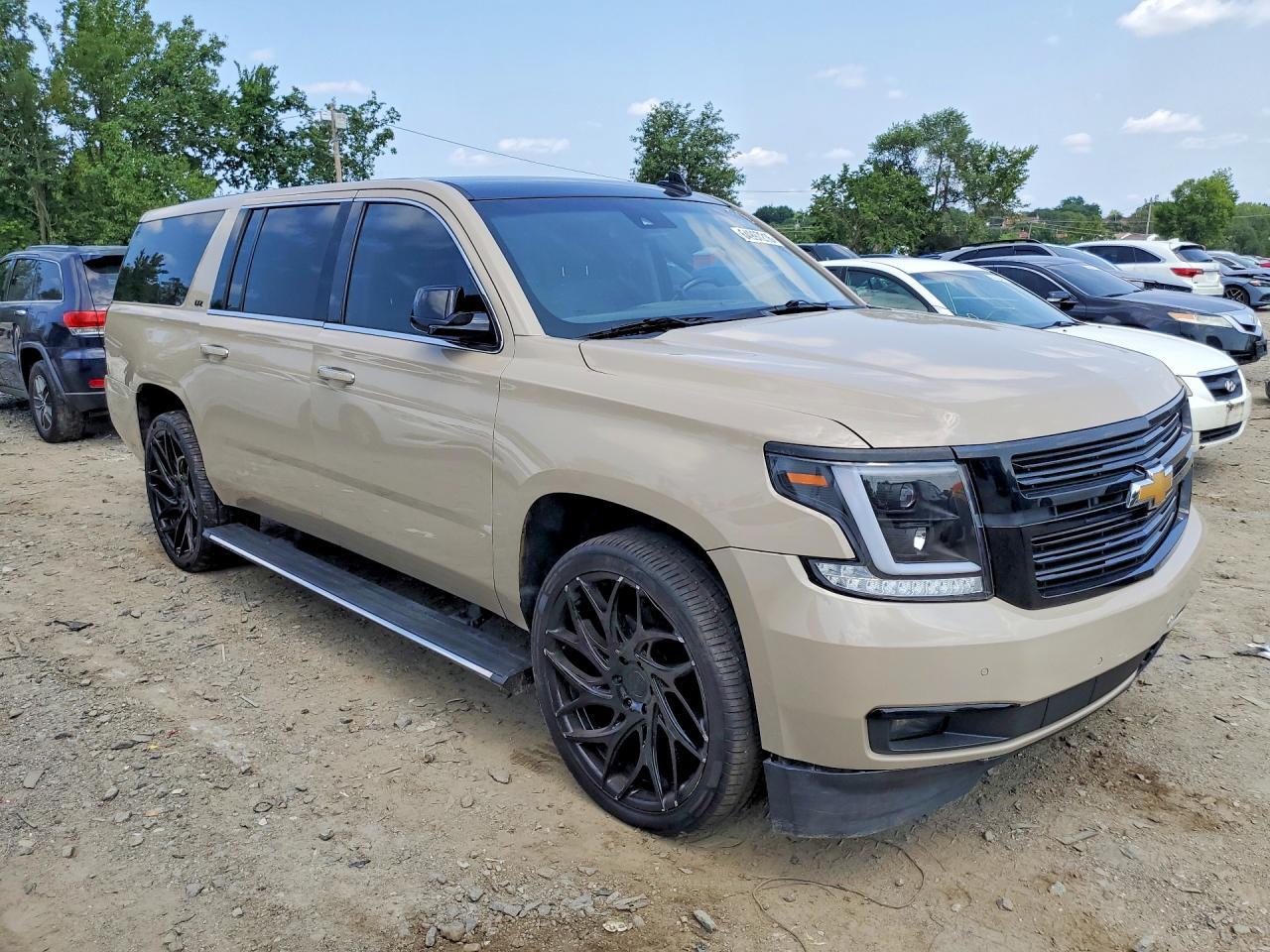 2016 CHEVROLET SUBURBAN K1500 LTZ — Фото 4 из 13