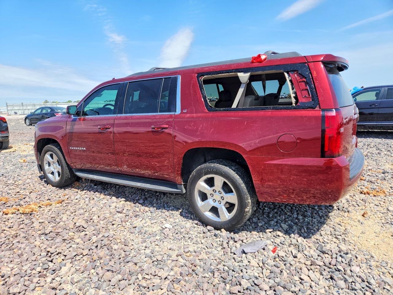 2016 CHEVROLET SUBURBAN C1500 LT — Фото 2 из 13