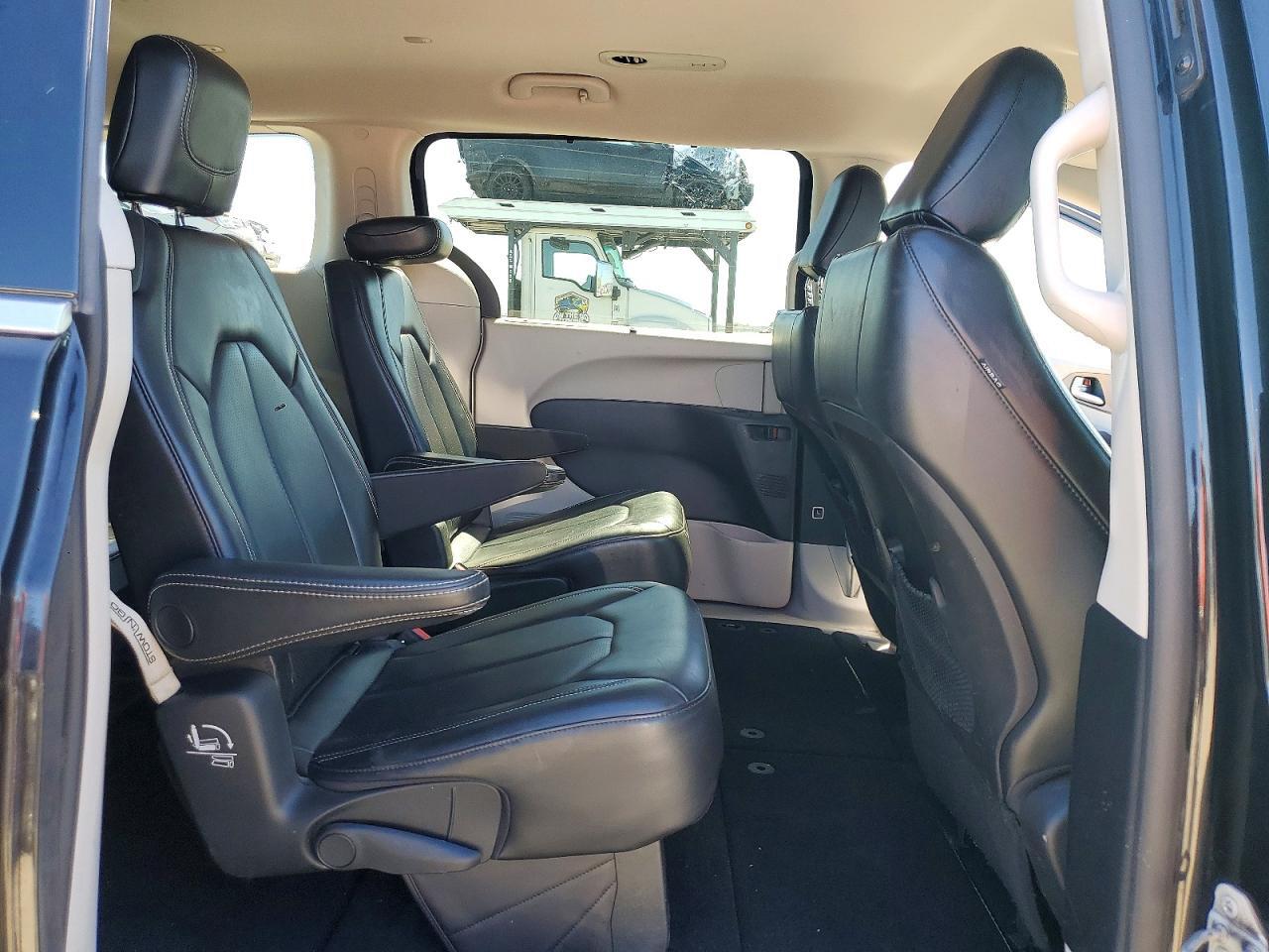2020 CHRYSLER VOYAGER LXI — Фото 11 из 13