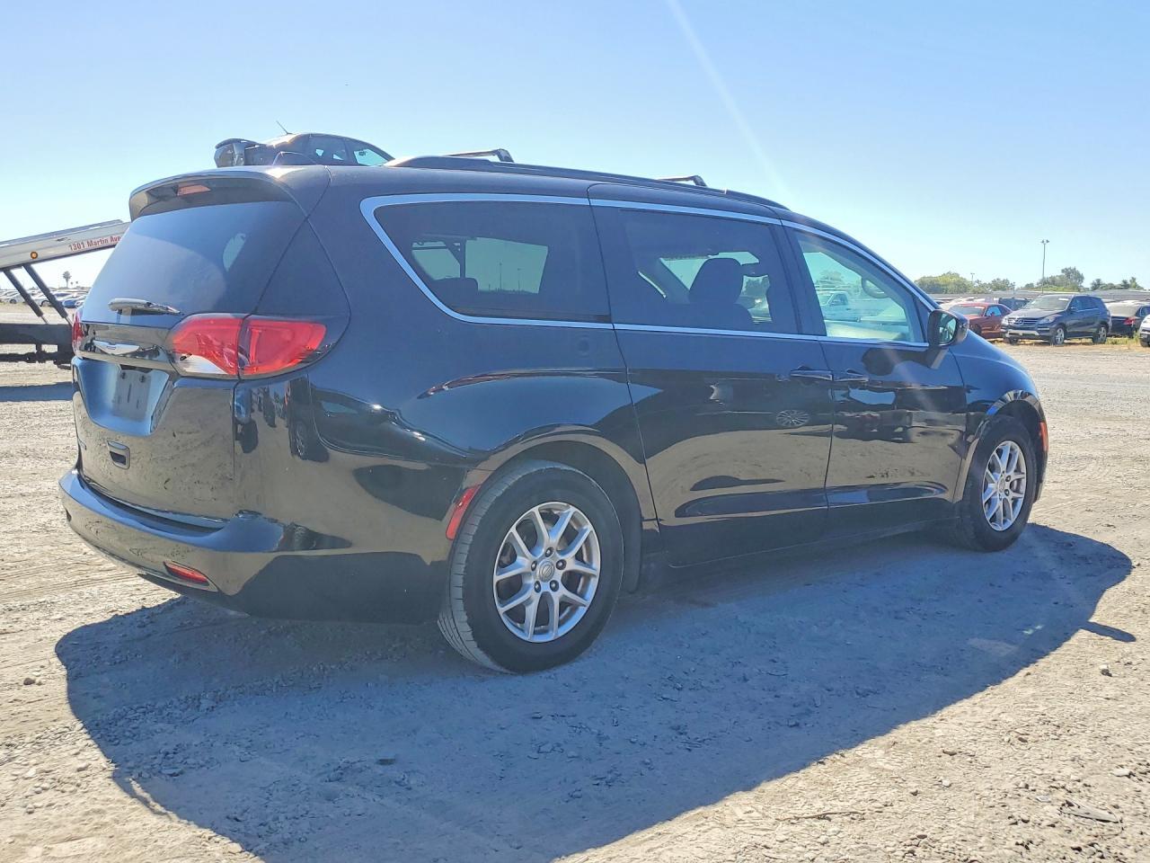 2020 CHRYSLER VOYAGER LXI — Фото 3 из 13