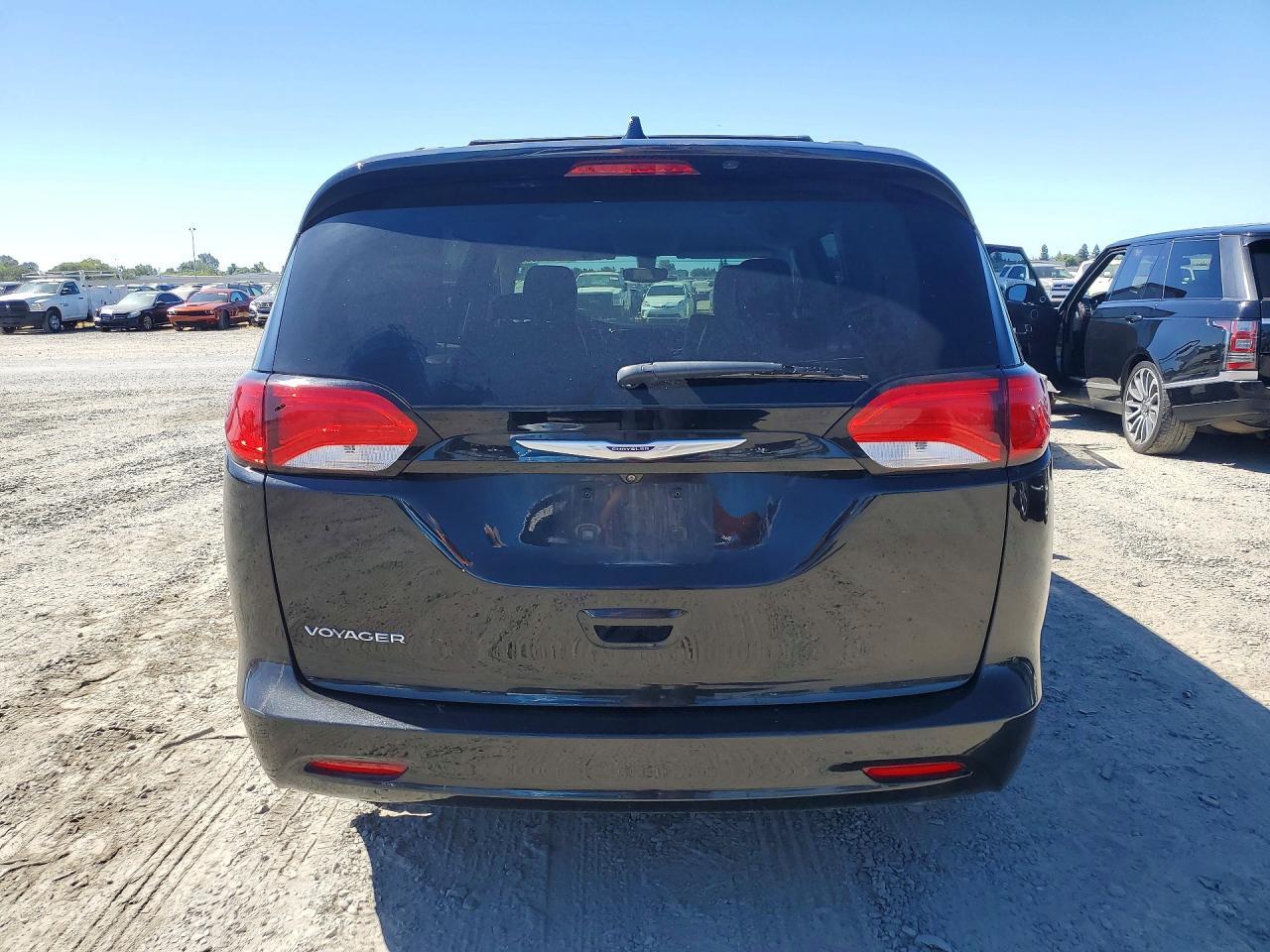 2020 CHRYSLER VOYAGER LXI — Фото 6 из 13