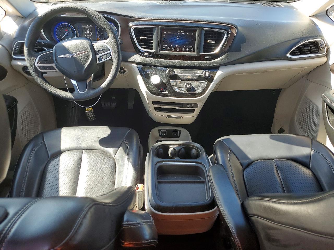 2020 CHRYSLER VOYAGER LXI — Фото 8 из 13