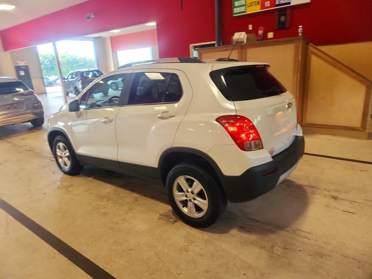 2016 CHEVROLET TRAX 1LT — Фото 2 из 12