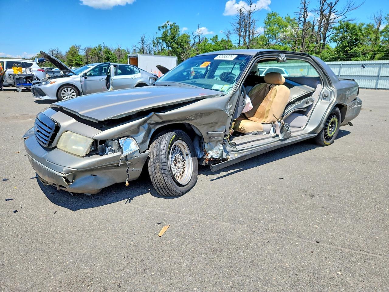 1999 FORD CROWN VICTORIA 2FAFP74W5XX100772