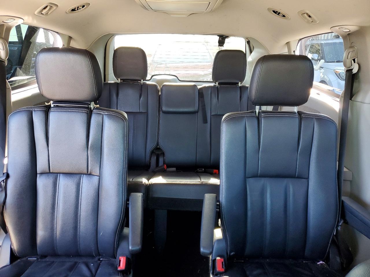 2016 CHRYSLER TOWN & COUNTRY TOURING — Фото 10 из 14
