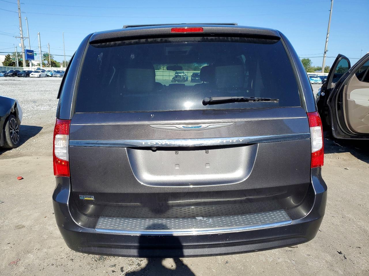 2016 CHRYSLER TOWN & COUNTRY TOURING — Фото 6 из 14