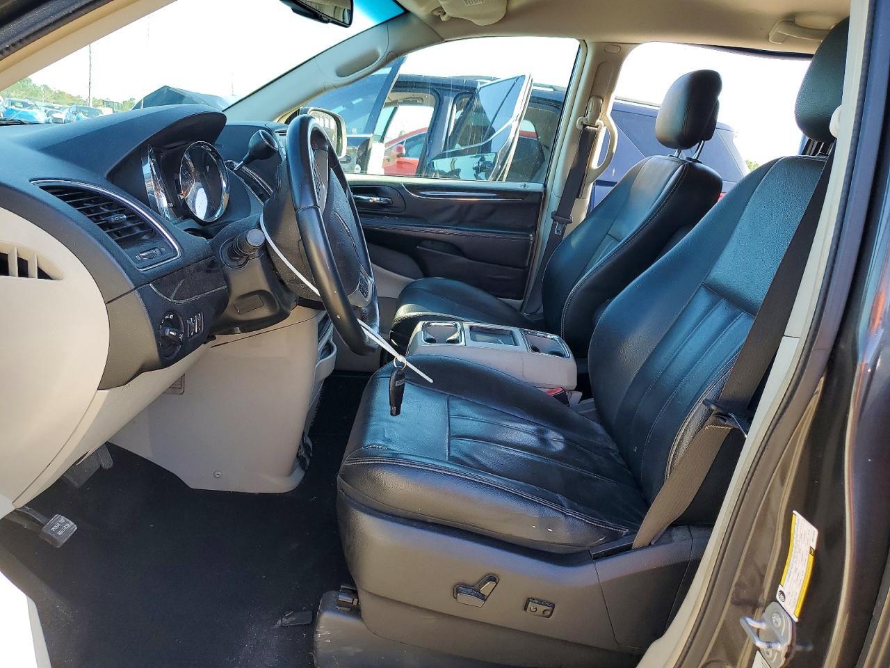 2016 CHRYSLER TOWN & COUNTRY TOURING — Фото 7 из 14