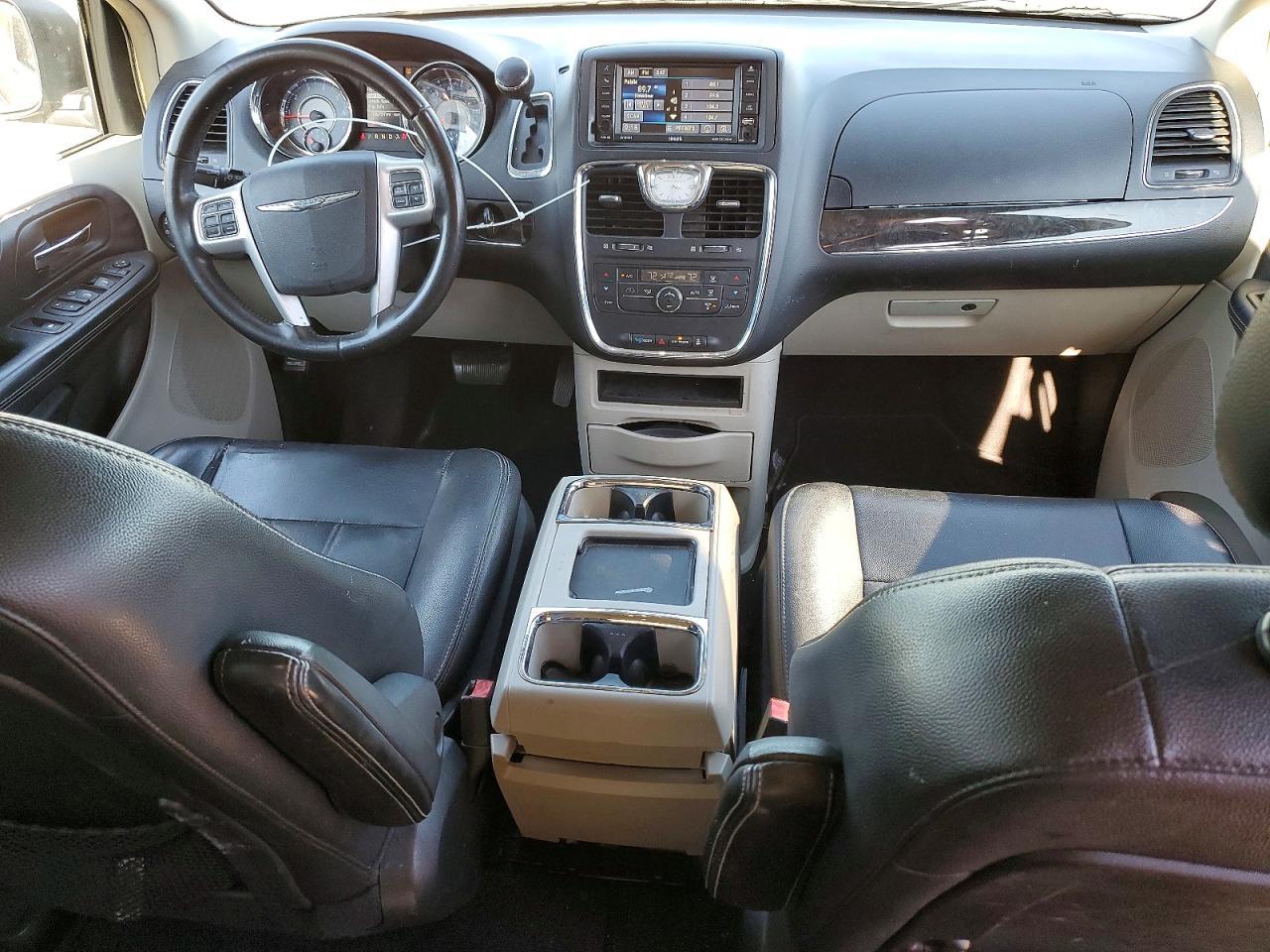 2016 CHRYSLER TOWN & COUNTRY TOURING — Фото 8 из 14
