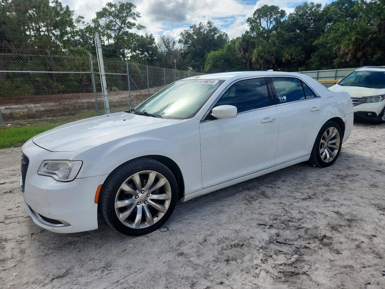 2C3CCAAG7GH328998 2016 CHRYSLER 300 photo no. 1
