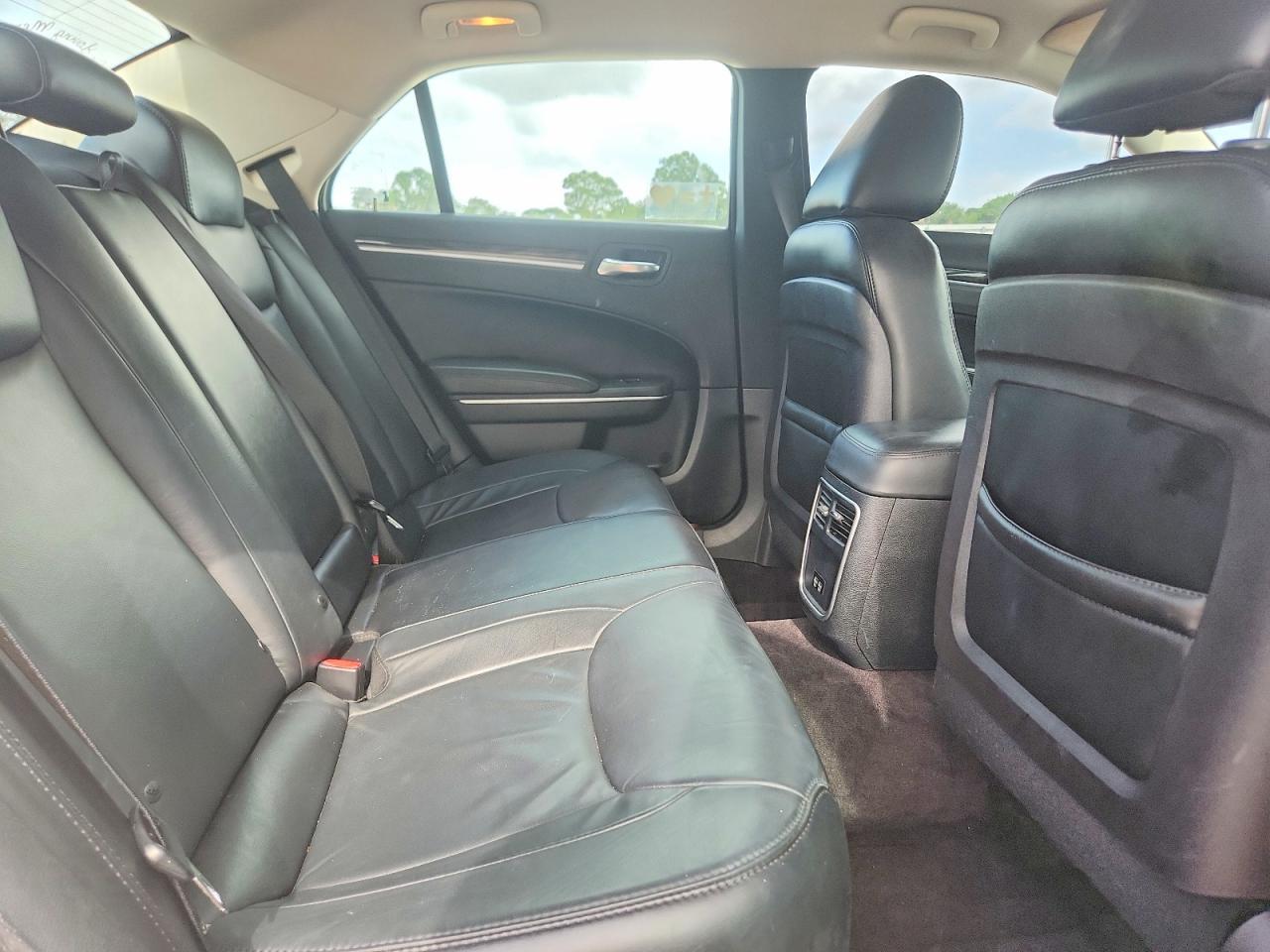 2C3CCAAG7GH328998 2016 CHRYSLER 300 photo no. 10