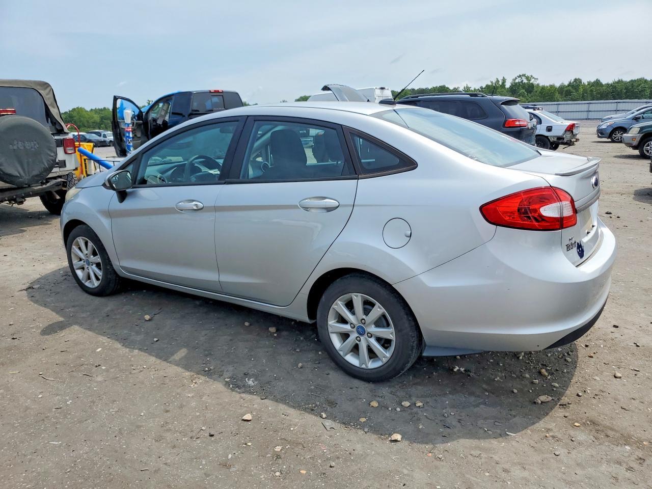 2012 FORD FIESTA SE — Фото 2 из 12