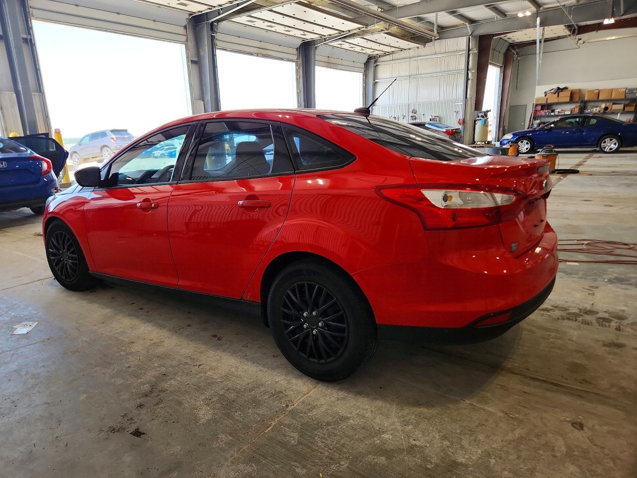 1FAHP3F26CL174835 2012 FORD FOCUS photo no. 2