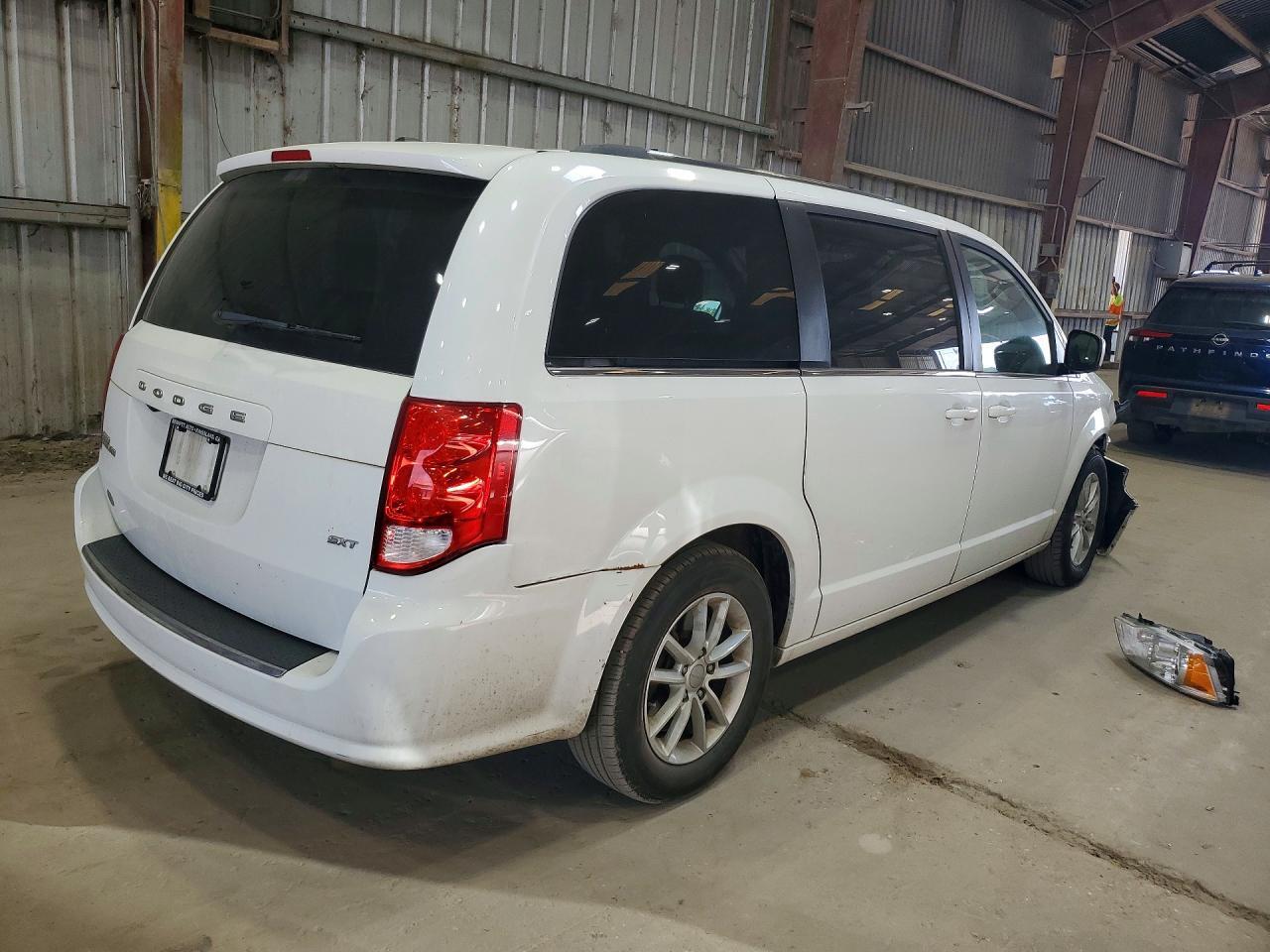 2020 DODGE GRAND CARAVAN SXT — Фото 3 из 13