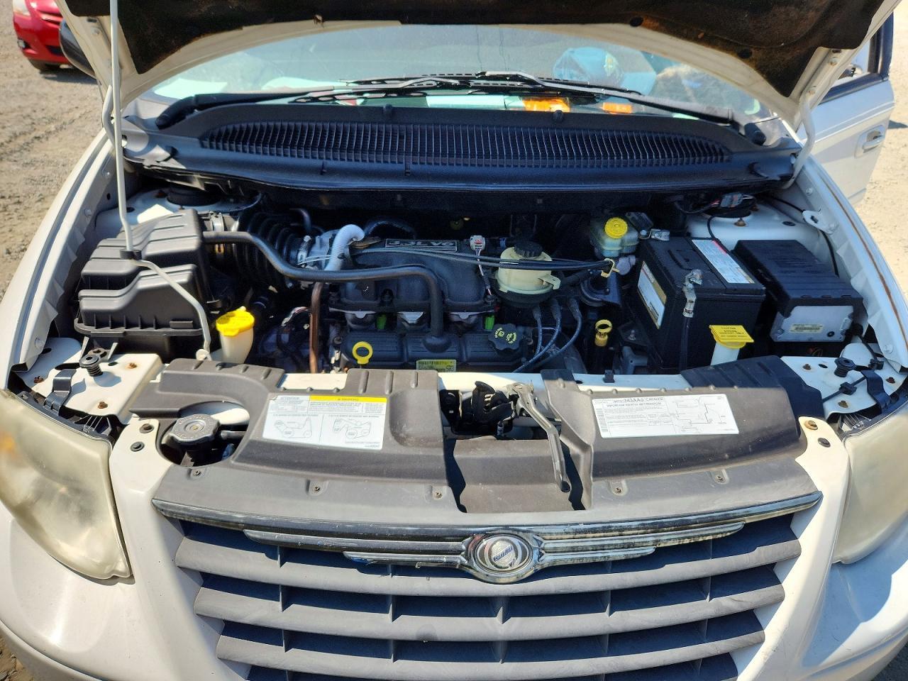 2005 CHRYSLER TOWN & COUNTRY LX — Фото 12 из 13