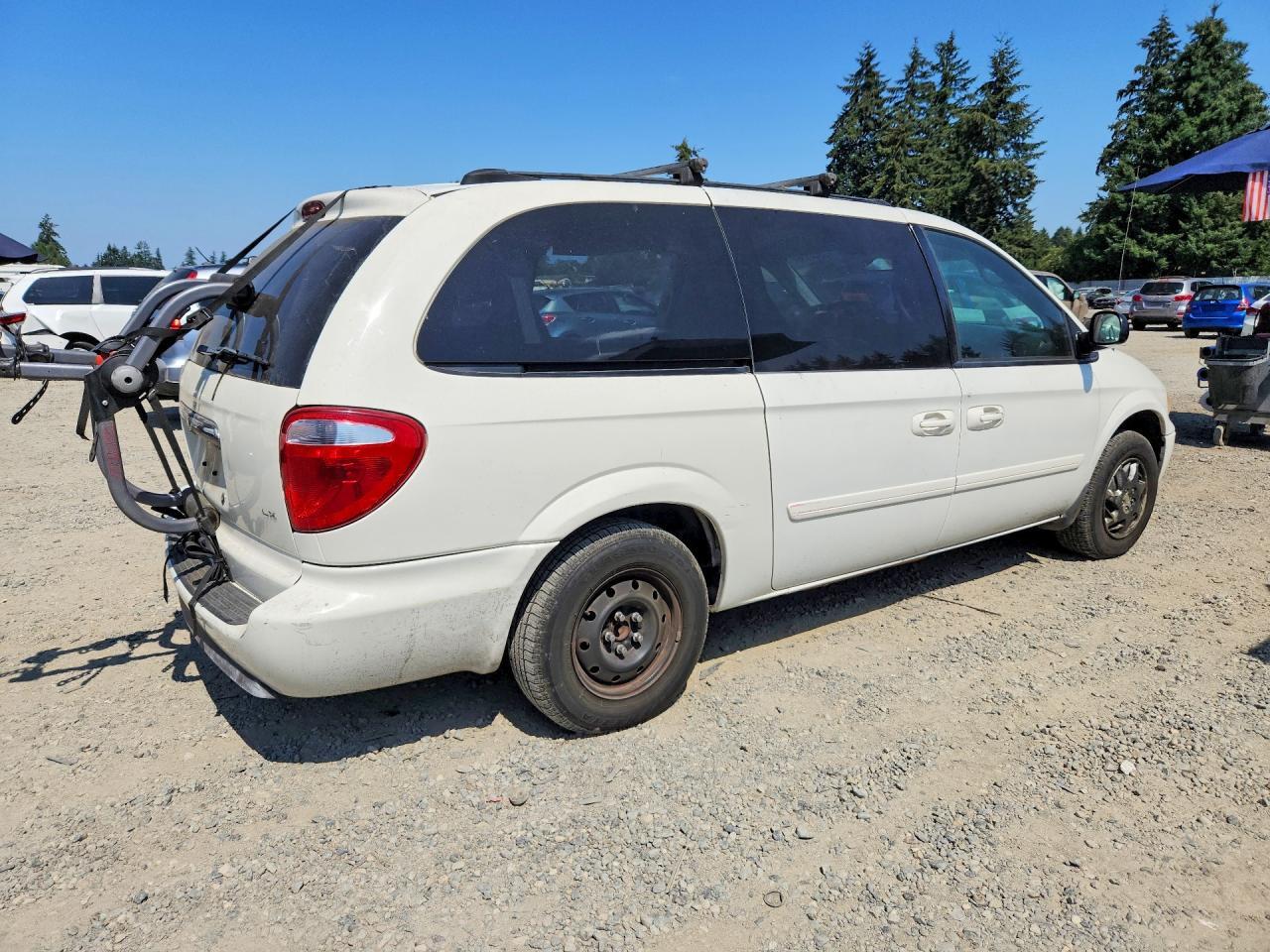 2005 CHRYSLER TOWN & COUNTRY LX — Фото 3 из 13