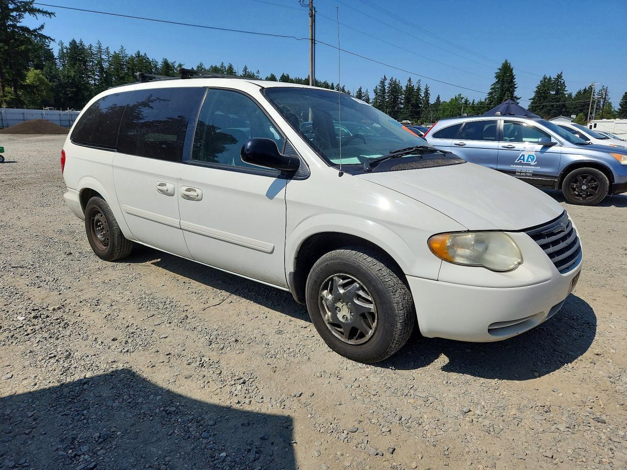 2005 CHRYSLER TOWN & COUNTRY LX — Фото 4 из 13