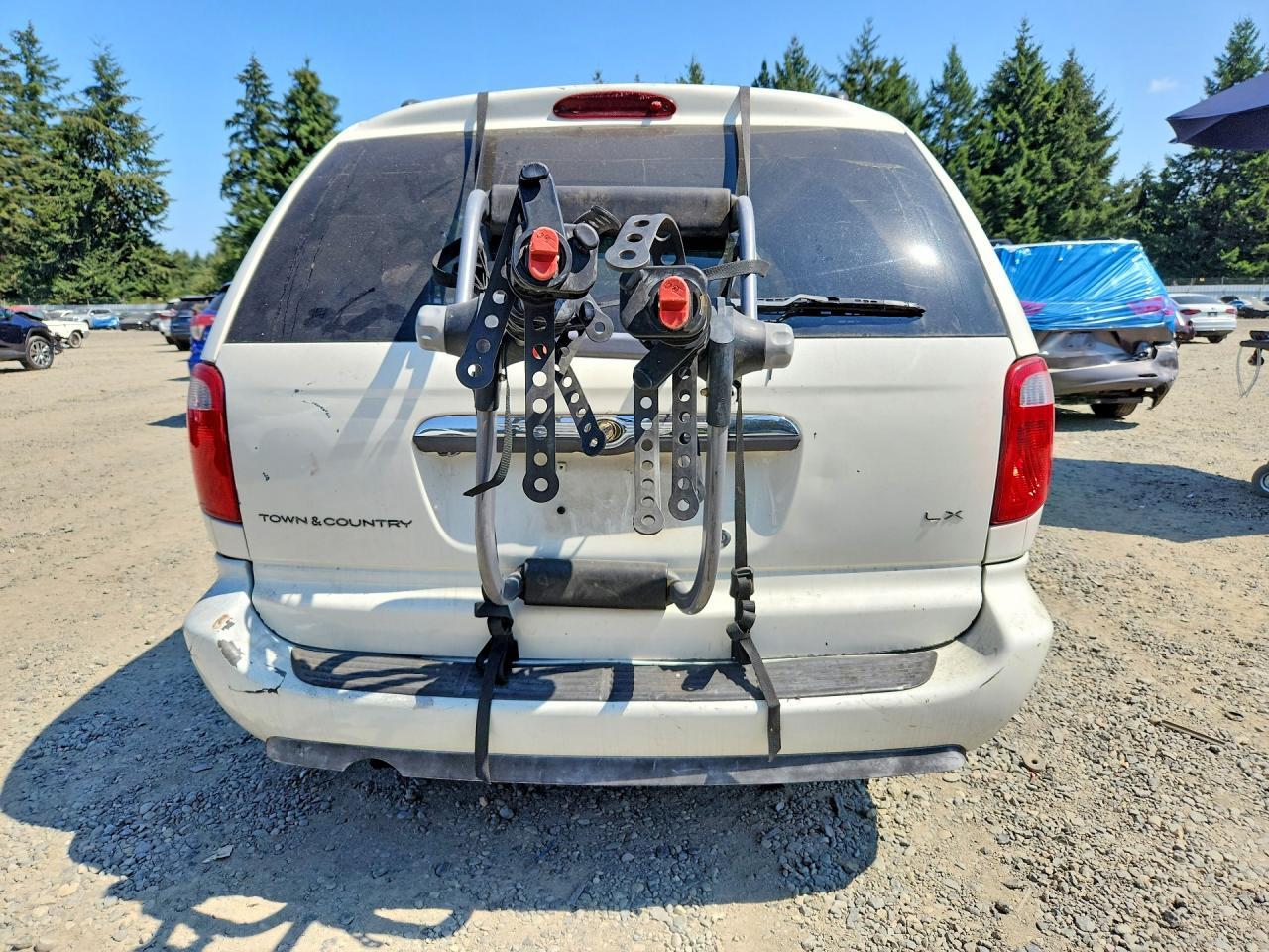 2005 CHRYSLER TOWN & COUNTRY LX — Фото 6 из 13