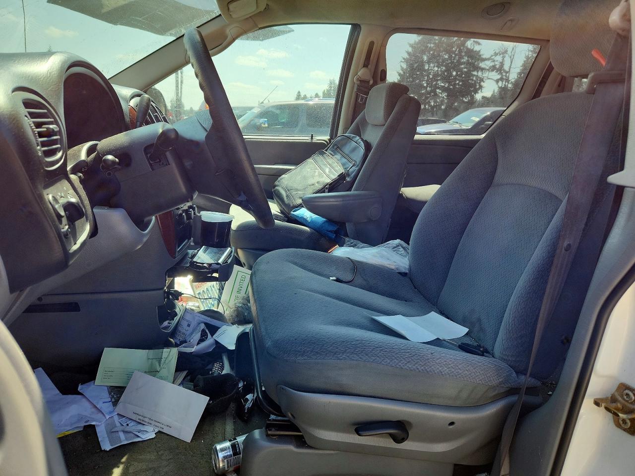 2005 CHRYSLER TOWN & COUNTRY LX — Фото 7 из 13
