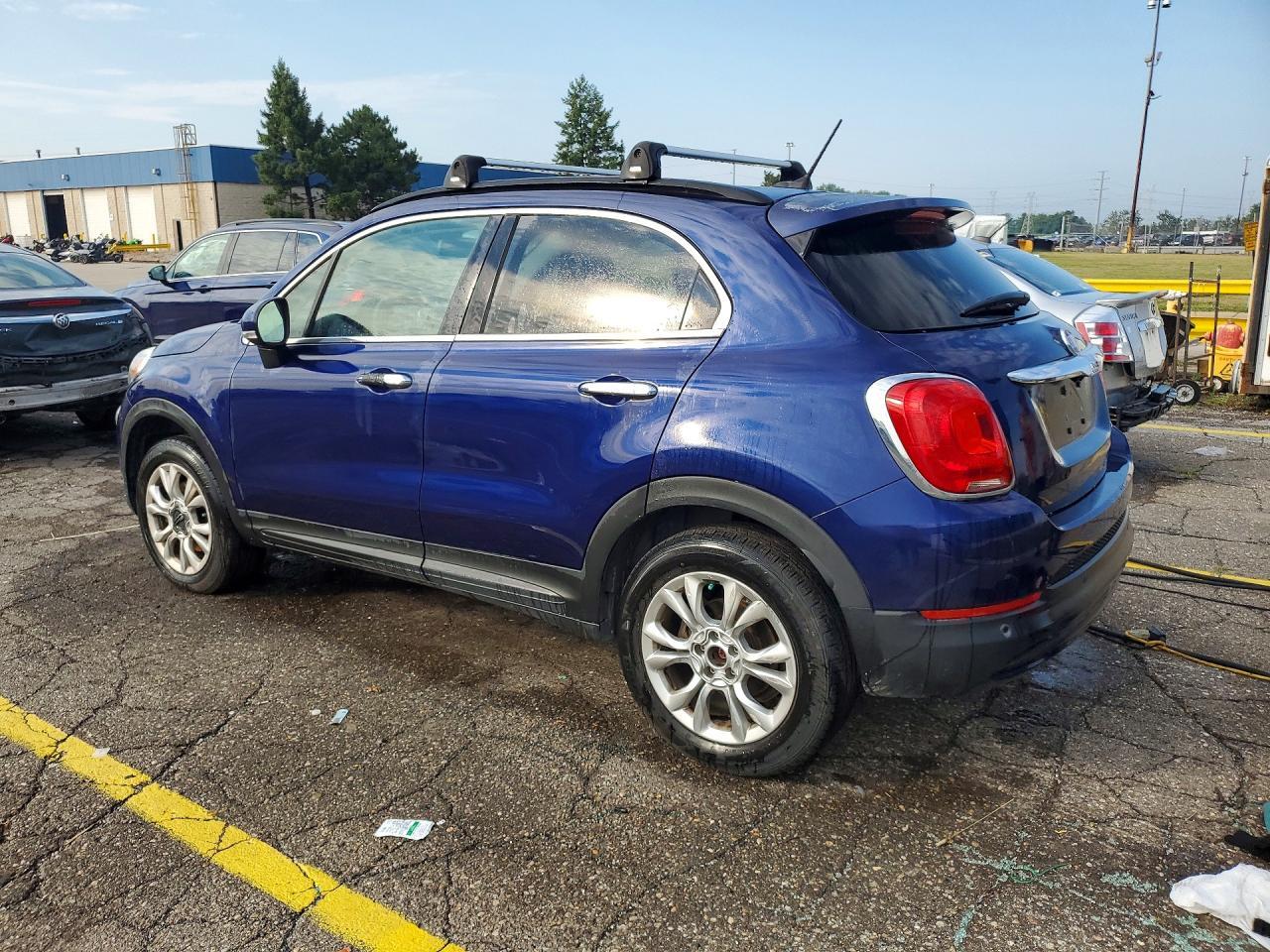 2016 FIAT 500X LOUNGE — Фото 2 из 13