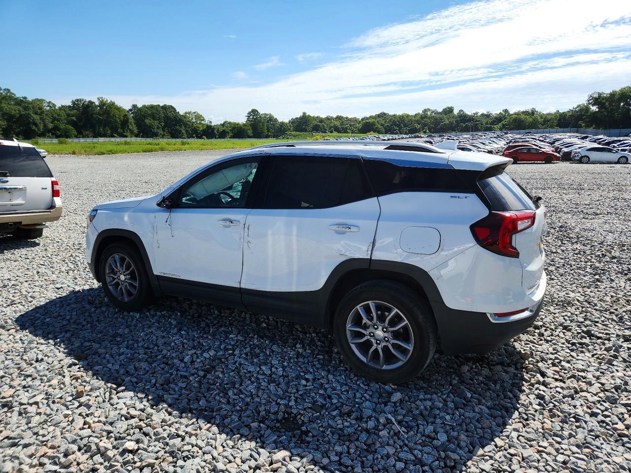 2024 GMC TERRAIN SLT — Фото 2 из 13
