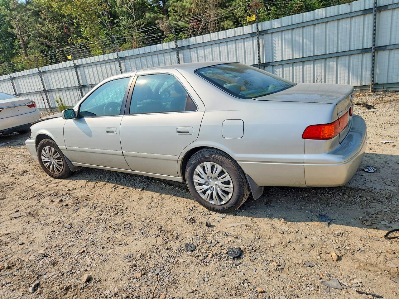 2001 TOYOTA CAMRY CE — Фото 2 из 12