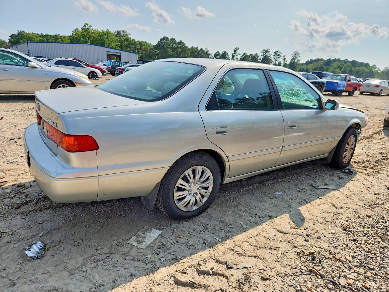 2001 TOYOTA CAMRY CE — Фото 3 из 12