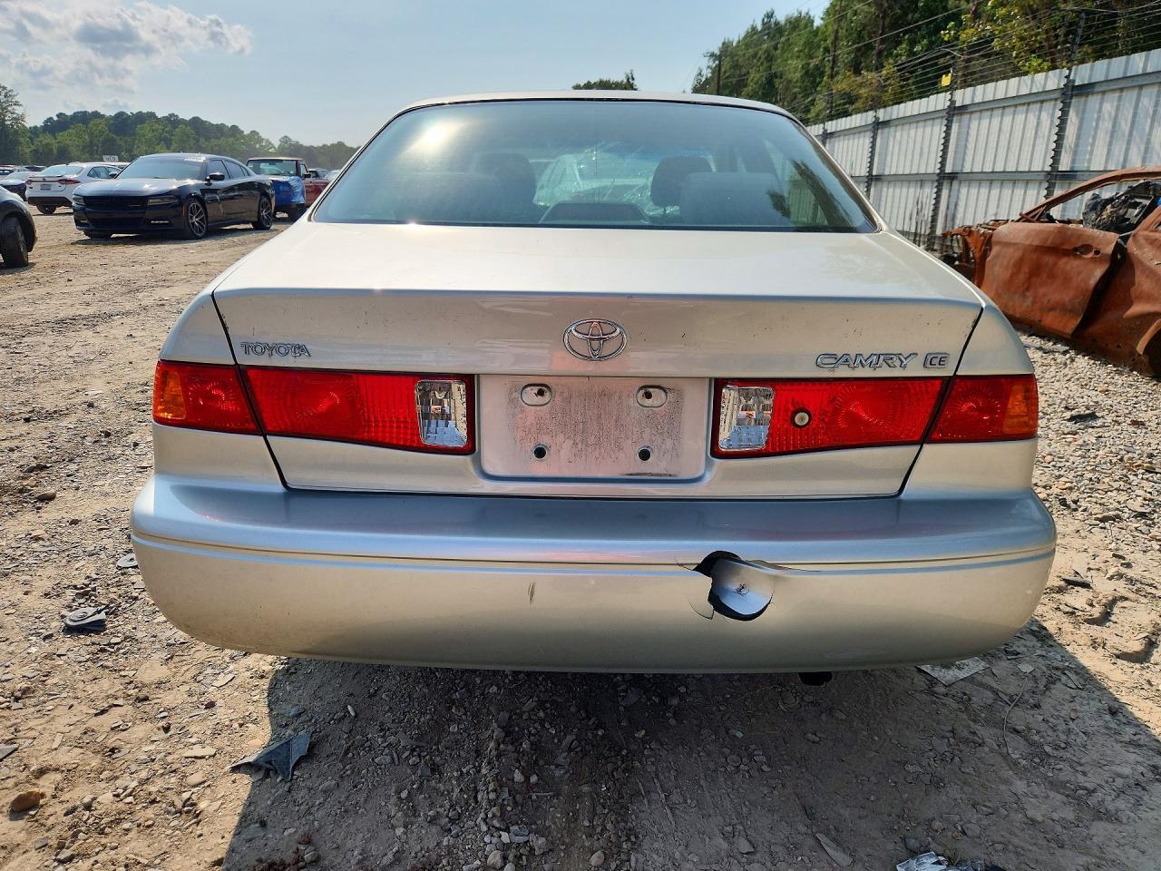 2001 TOYOTA CAMRY CE — Фото 6 из 12