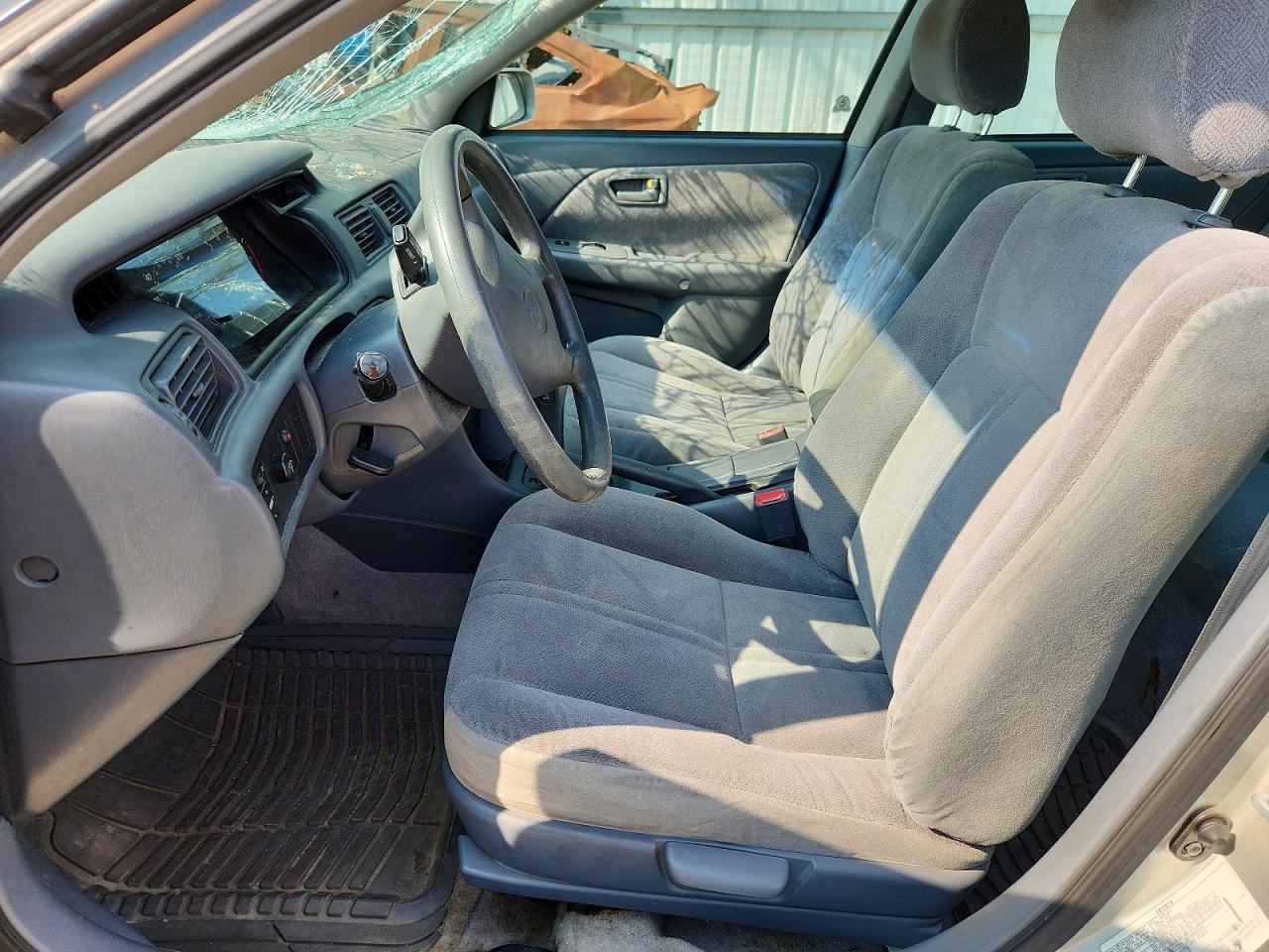 2001 TOYOTA CAMRY CE — Фото 7 из 12