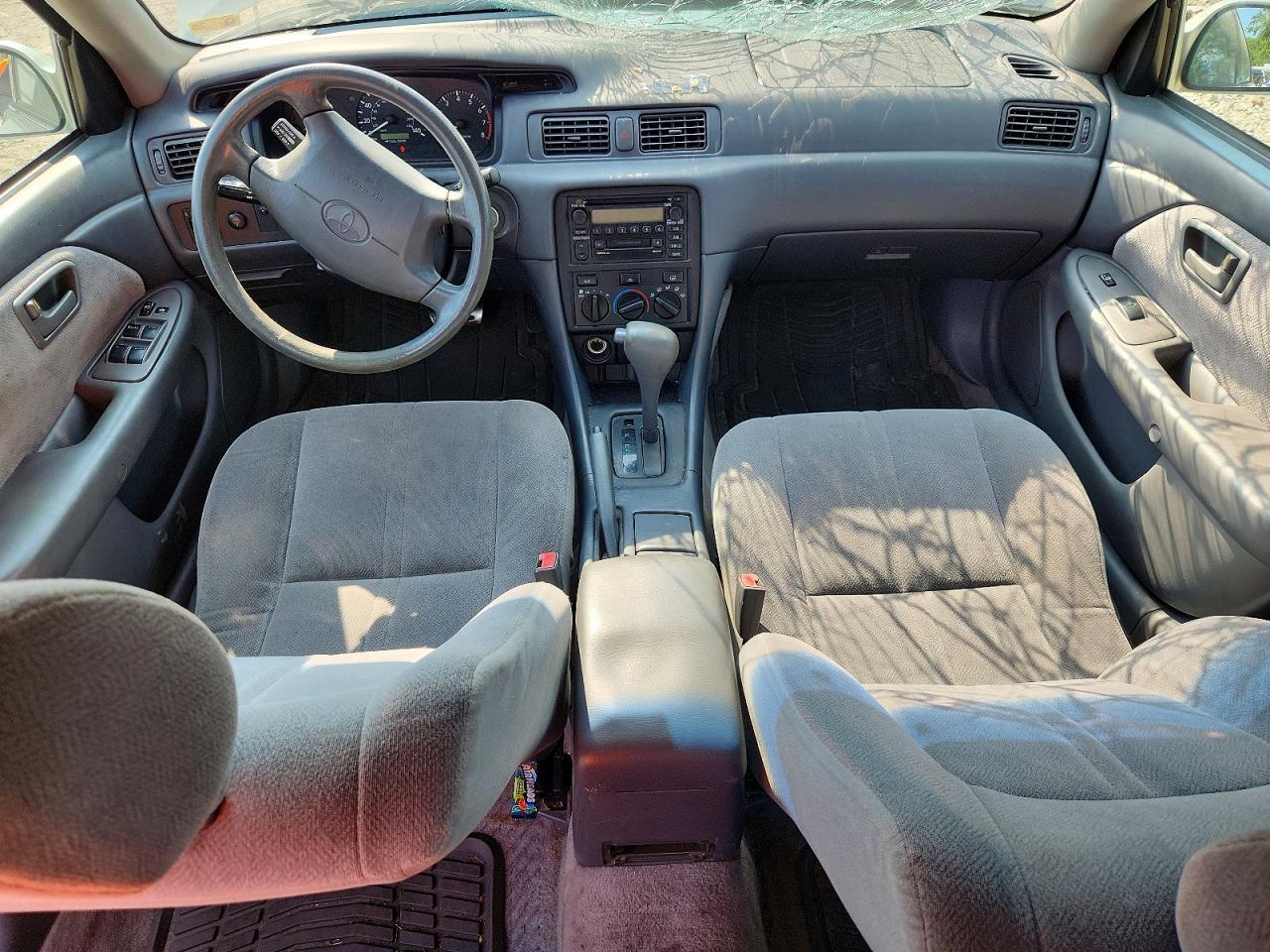 2001 TOYOTA CAMRY CE — Фото 8 из 12