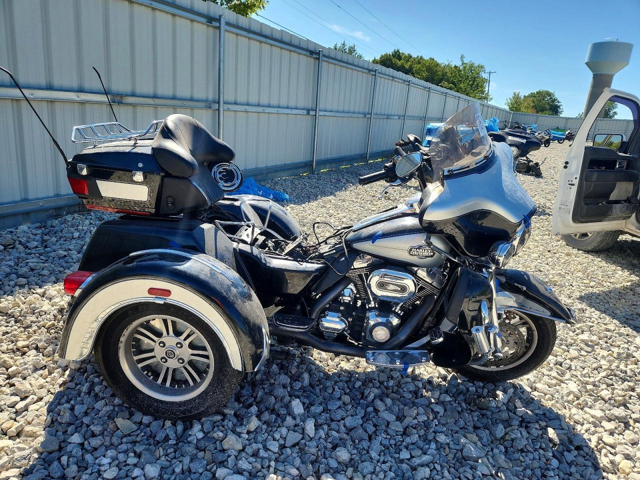 2012 HARLEY-DAVIDSON FLHTCUTG 1HD1MAM10CB856522