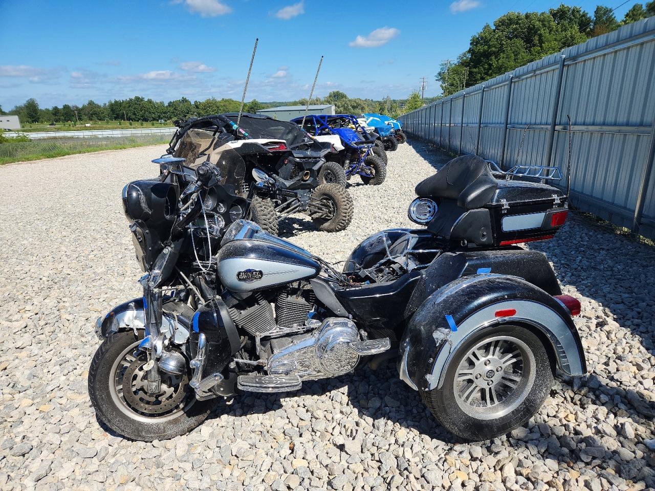 1HD1MAM10CB856522 2012 HARLEY-DAVIDSON FLHTCUTG photo no. 3
