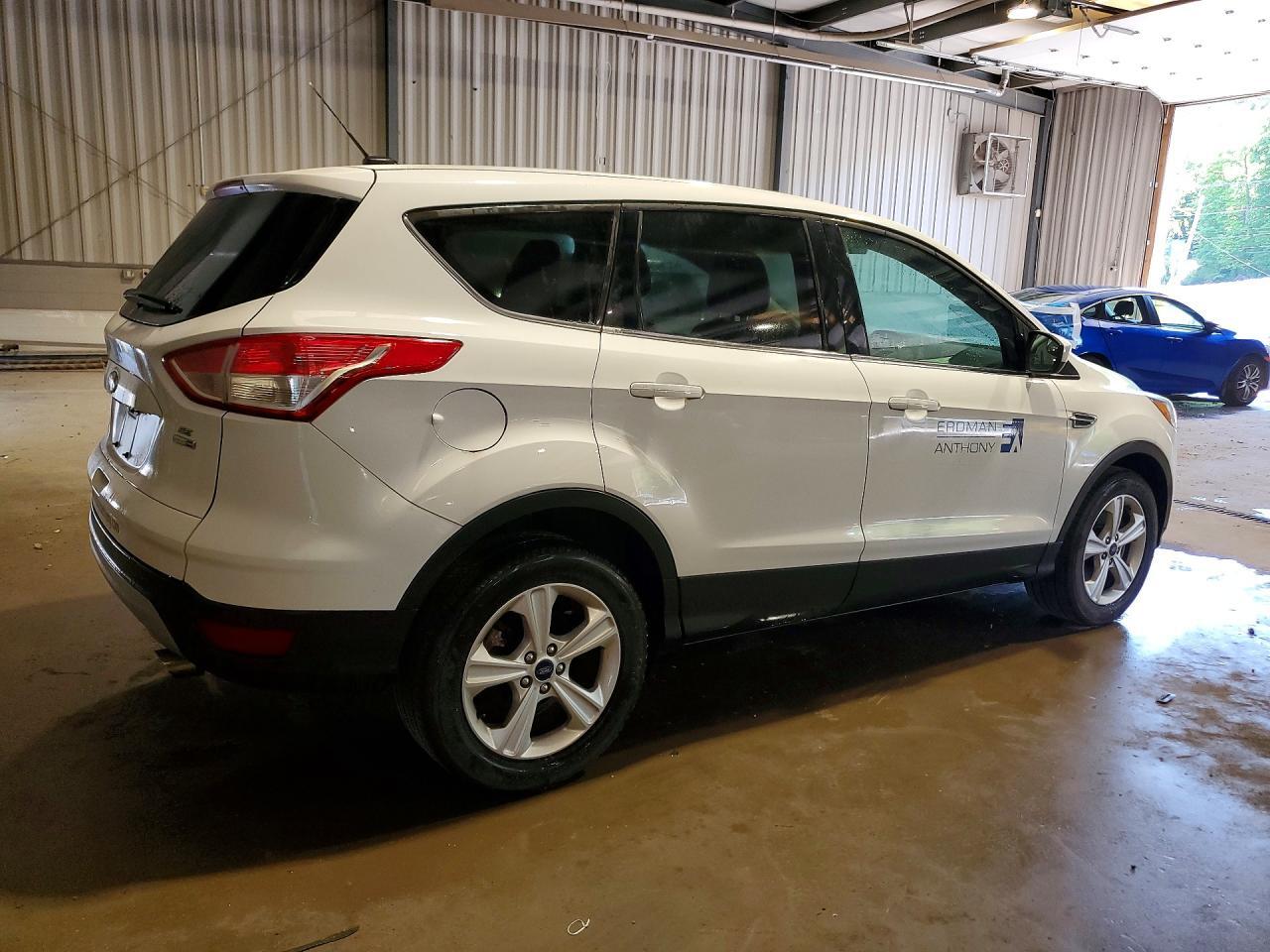 1FMCU9GX3GUA89800 2016 FORD ESCAPE photo no. 3